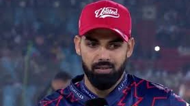 کرکٹرز کے اداکاراؤں کو میسجز کرنے میں کیا بری بات ہے؟ شاداب خان