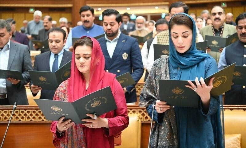 پنجاب کی 18 رکنی کابینہ نے حلف اٹھا لیا