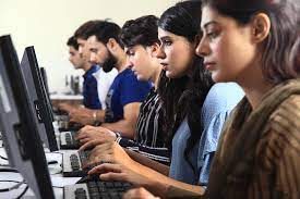 طلبہ پر خرچ کرنے کو بہترین انویسٹمنٹ سمجھتی ہوں