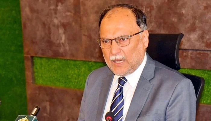 ملک ادھار پر چل رہاہے ، قرض لینا مجبوری ہے
