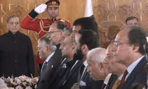 19 رکنی وفاقی کابینہ نے حلف اٹھا لیا