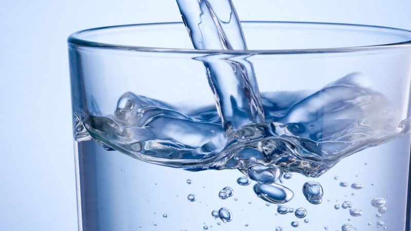 کیا سحری میں زیادہ پانی پینے سے پورا دن پیاس نہیں لگتی؟
