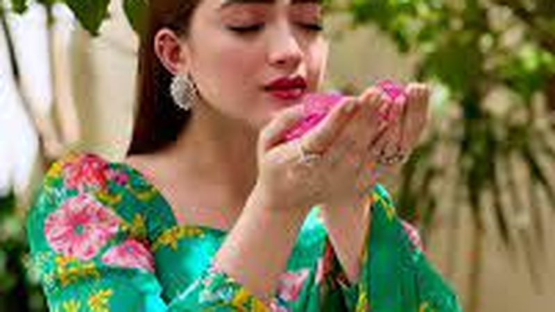 سوشل میڈیا انفلوئنسر کی زندگی بہت فیک ہوتی ہے