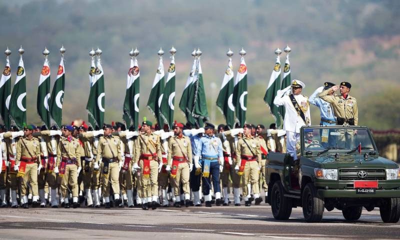 اسلام آباد کے شکرپڑیاں گراؤنڈ میں یوم پاکستان پریڈ