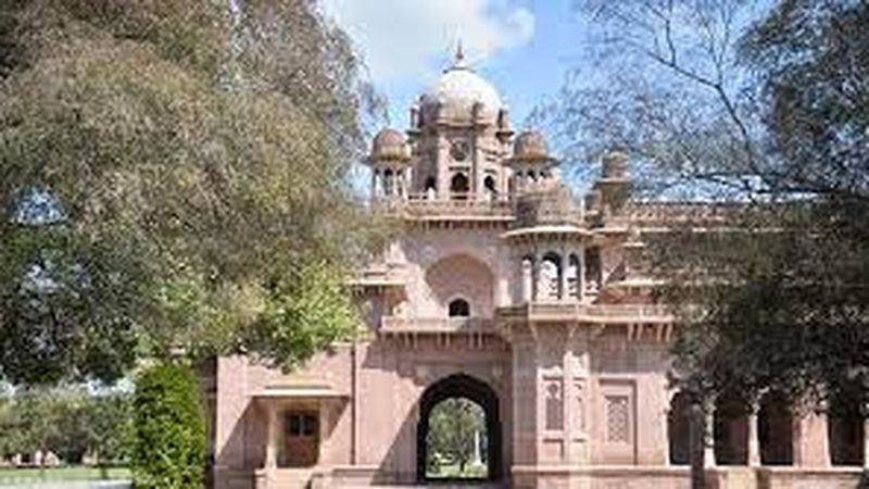 ایچیسن کالج کے پرنسپل مستعفی