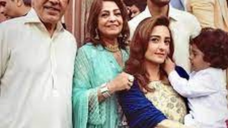 طلاق کے باوجود والدین ایک ہی گھر میں رہتے ہیں