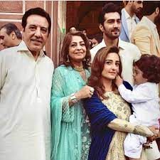 طلاق کے باوجود والدین ایک ہی گھر میں رہتے ہیں