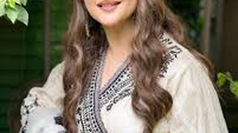 صاحبہ کا لڑکیوں کو جلدی شادی کرنے کا مشورہ