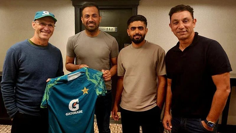 گیری کرسٹن نے قومی کرکٹ ٹیم کو جوائن کرلیا