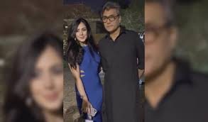 عدنان صدیقی کی ٹک ٹاکر کو گلے لگانے کی ویڈیو وائرل