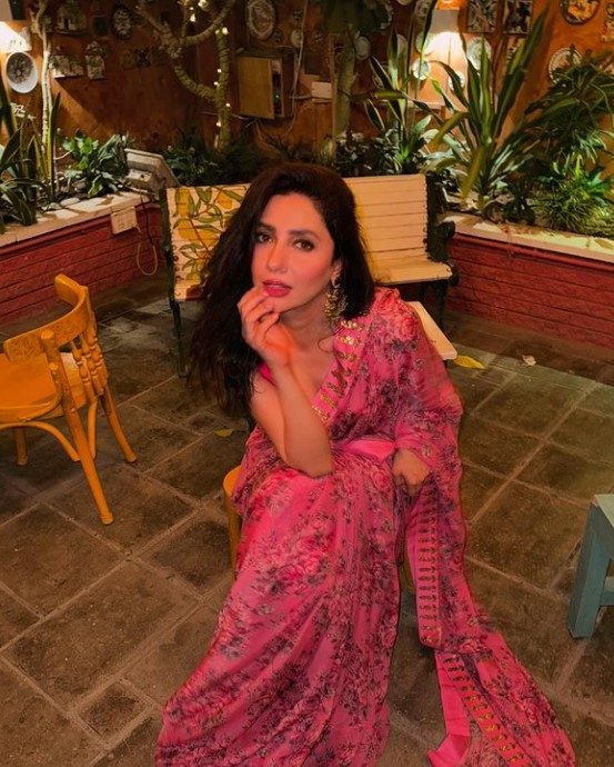 ماہرہ خان نے اپنے انسٹاگرام مداحوں سے گرمی کے بار ے میں پوچھا۔۔۔۔