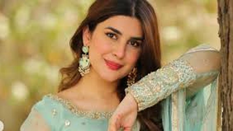 خاتون مداح نے سیلفی کے لیے گلا دبوچ لیا تھا
