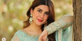 خاتون مداح نے سیلفی کے لیے گلا دبوچ لیا تھا