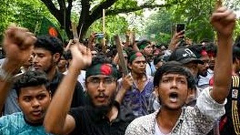 طلبہ کا احتجاج شدت اختیار کر گیا ، بنگلہ دیش میں کرفیو نافذ