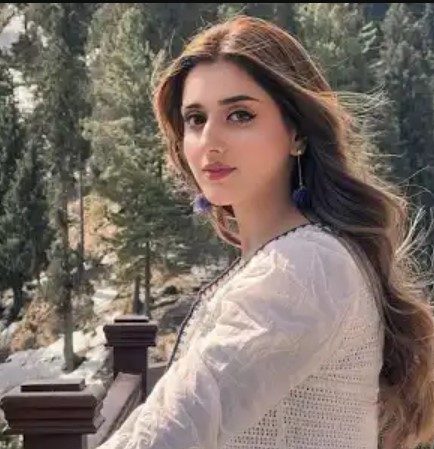 جنت مرزا نے عمر بٹ سے منگنی توڑ دی