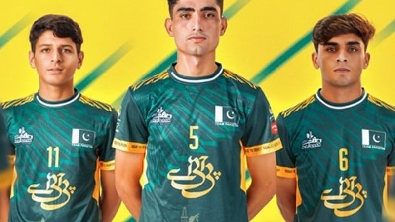 اسٹریٹ چائلڈ فٹبال ٹورنامنٹ کیلئے کٹ کی رونمائی