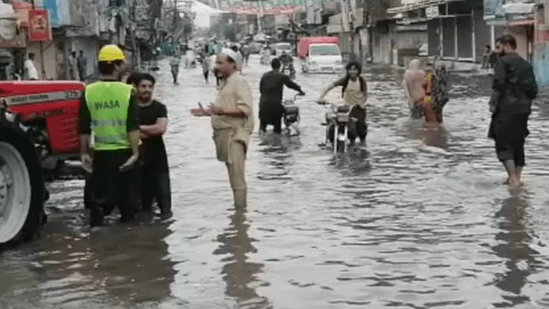 مختلف مقامات پر بارش، نشیبی علاقے زیر آب