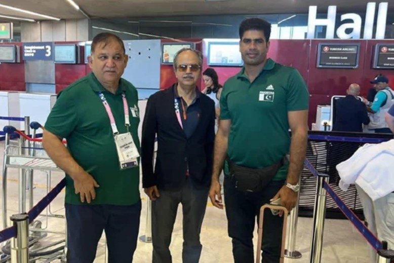 ارشد ندیم وطن واپسی کیلئے پیرس سے روانہ