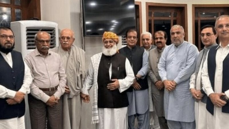 اپوزیشن اتحاد کا ہنگامی اجلاس 3 بجے طلب