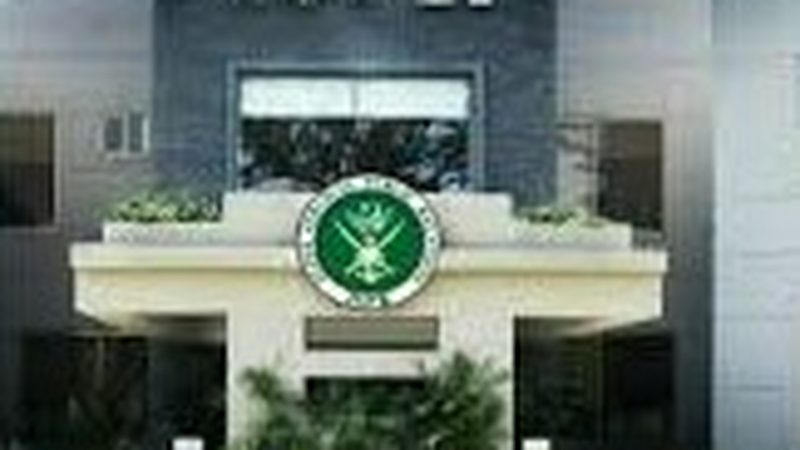 فیض حمید کے خلاف کارروائی: تین ریٹائرڈ فوجی افسران بھی زیر حراست