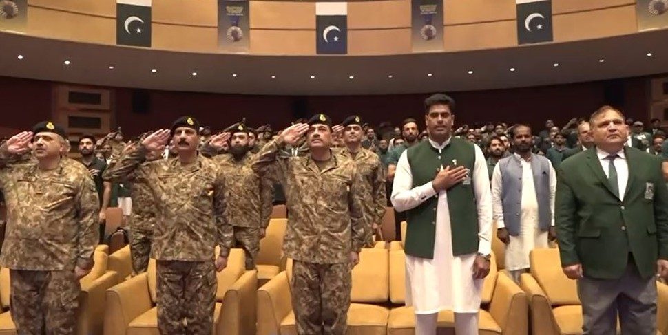 ارشد ندیم نے عزم و استقامت کے باعث یہ تمغہ جیتا، آرمی چیف