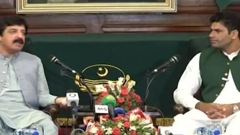 گورنر پنجاب کی جانب سے ارشد ندیم کو 20 لاکھ اور گاڑی کا تحفہ