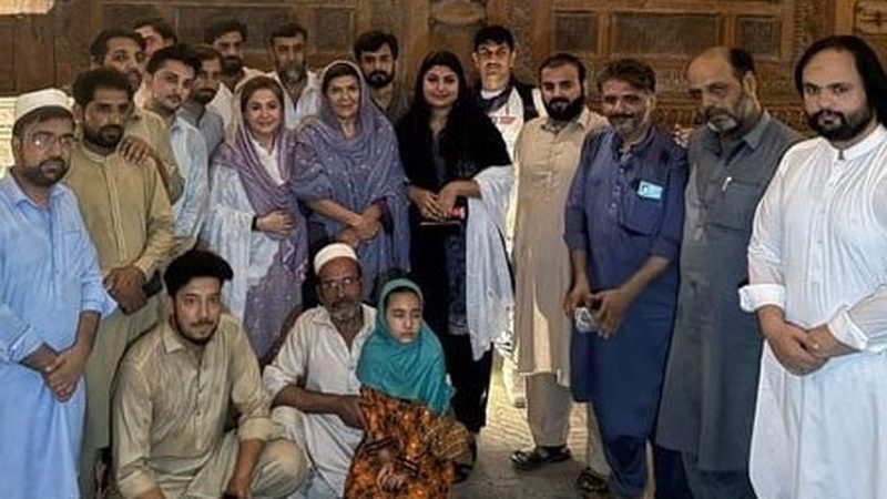 علیمہ خان کا دورہ پشاور، پارٹی قیادت سے سخت اظہار ناراضی