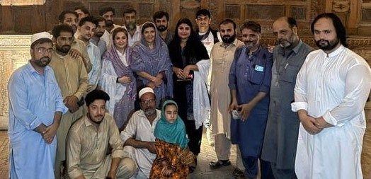 علیمہ خان کا دورہ پشاور، پارٹی قیادت سے سخت اظہار ناراضی