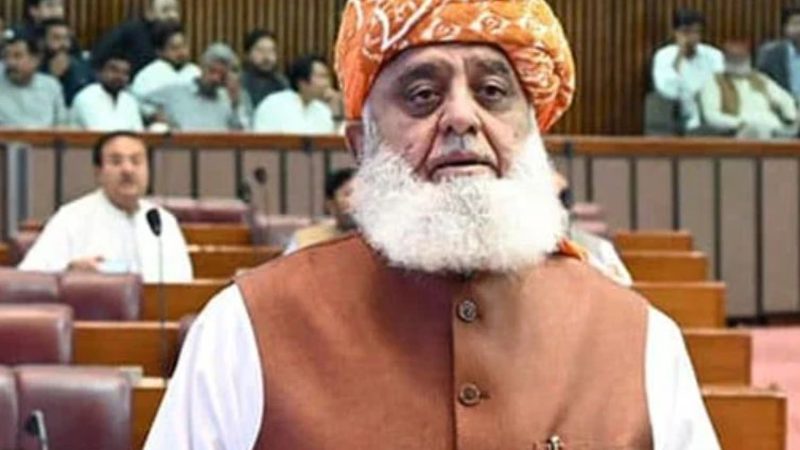 مدارس رجسٹریشن معاملے پر مولانا ڈٹ گئے