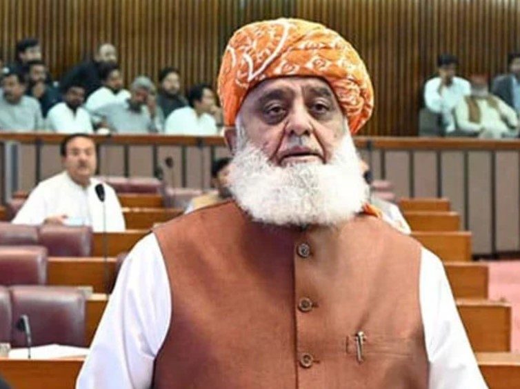مدارس رجسٹریشن معاملے پر مولانا ڈٹ گئے
