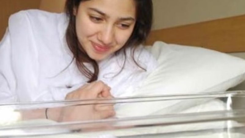 ماہرہ خان کی بیٹے کے ہمراہ تصویر شیئر
