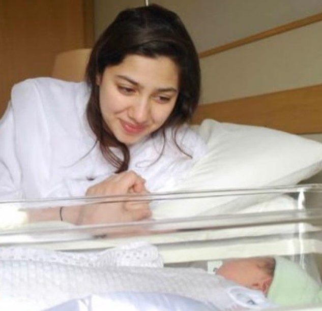 ماہرہ خان کی بیٹے کے ہمراہ تصویر شیئر