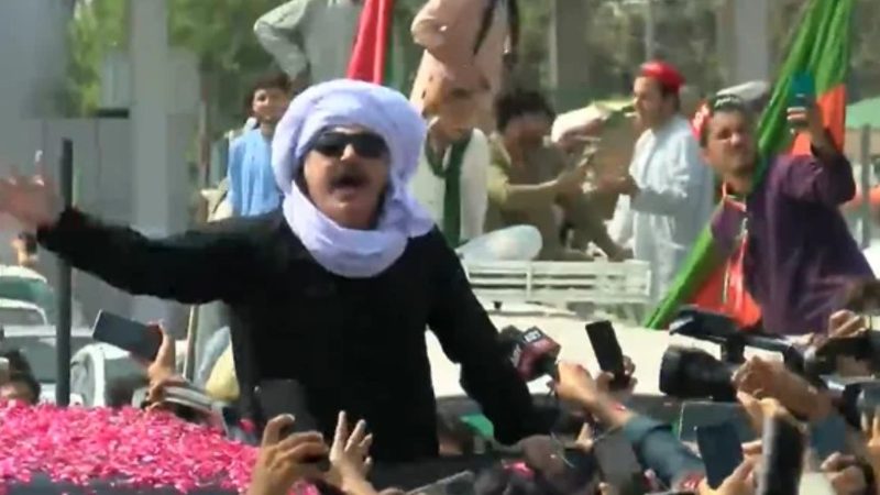 خیبر پختونخوا سے پی ٹی آئی کے قافلے راولپنڈی احتجاج کیلئے روانہ