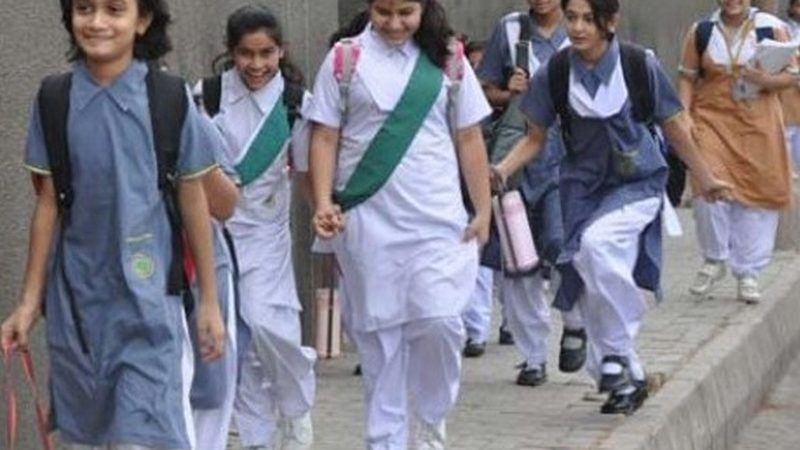 فضائی آلودگی میں کمی: لاہور اور ملتان میں بھی کل سے اسکول کھولنے کا اعلان