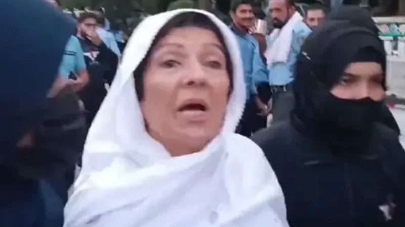 عمران خان کی دونوں بہنیں ڈی چوک سے گرفتار