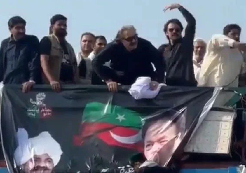 علی امین کا قافلہ گھنٹوں سے برہان انٹرچینج پر محصور
