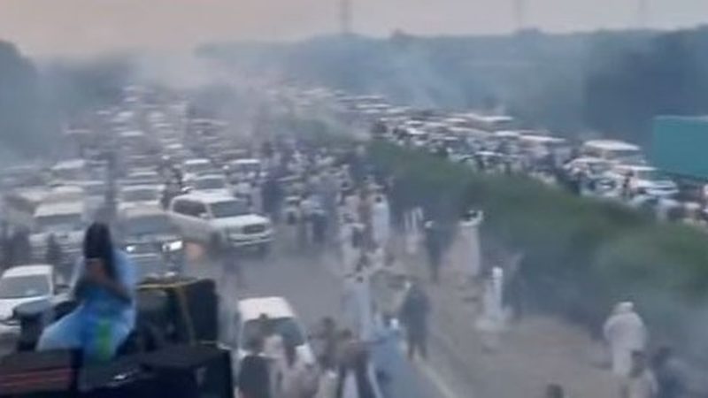 وزیراعلی خیبرپختونخوا کا قافلہ راولپنڈی کے قریب پہنچ گیا، پولیس کی شدید شیلنگ