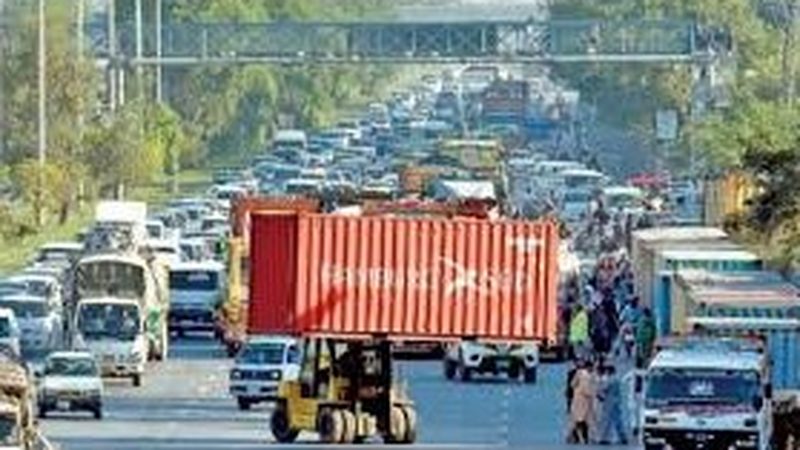 راولپنڈی کے مختلف پوائنٹس سے کنٹینرز ہٹا دیے، ٹریفک اور موبائل سروس بحال