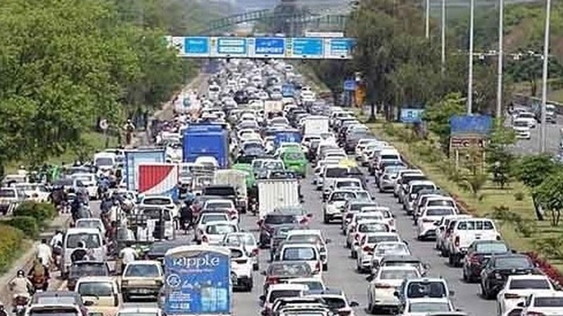 اسلام آباد کے تمام راستے ٹریفک کیلیے کھل گئے، میٹرو بس چوتھے دن بھی معطل