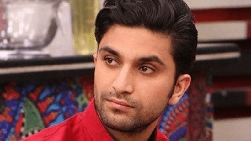 احد رضا میر کا افئیر لندن میں بے نقاب، ساتھ چلنے والی لڑکی کون؟