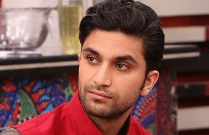 احد رضا میر کا افئیر لندن میں بے نقاب، ساتھ چلنے والی لڑکی کون؟