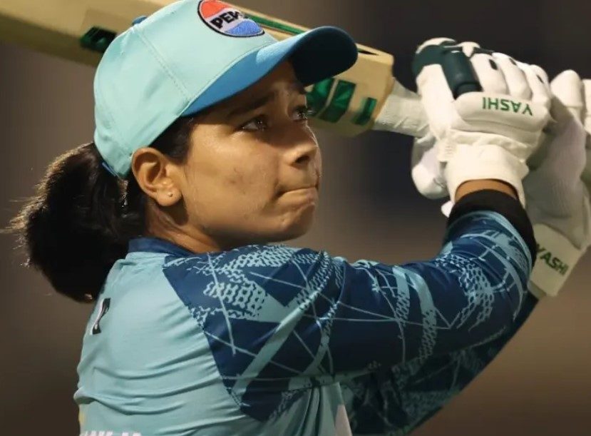 فاطمہ ثنا نیوزی لینڈ کے خلاف اہم میچ میں شرکت کیلئے آج دبئی روانہ