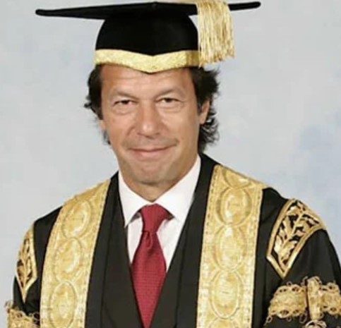 بانی پی ٹی آئی کا نام شامل نہ کرنے پر آکسفورڈ یونیورسٹی کو مقدمہ کا سامنا