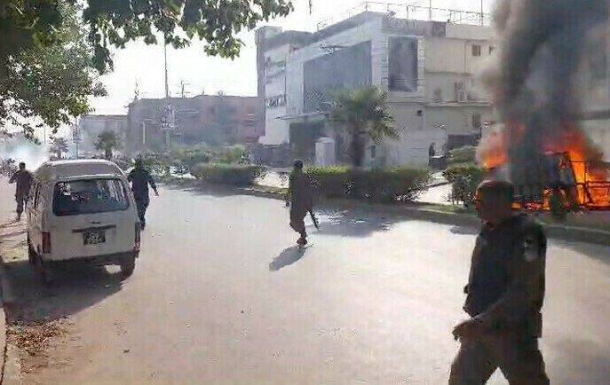 لاہور میں طالبہ سے مبینہ زیادتی: راولپنڈی میں احتجاج، 150 طلبہ گرفتار