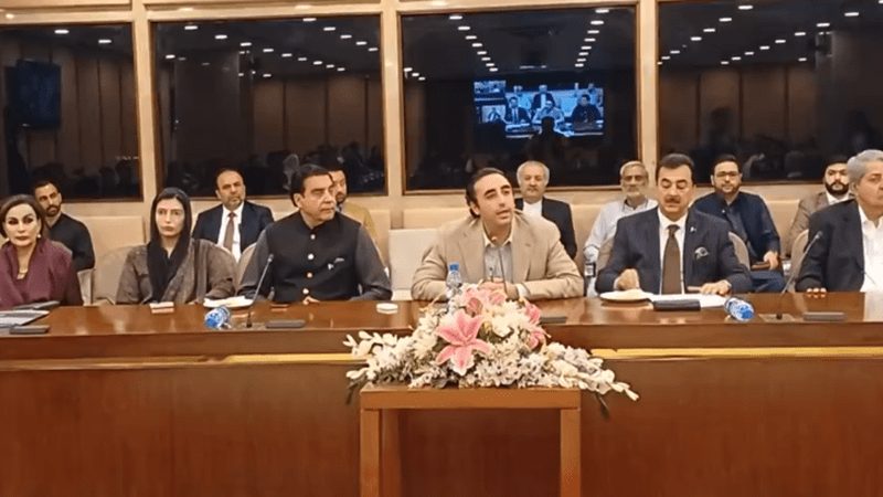 اپنی سیاسی قوت سے آئینی ترمیم کرکے دکھائیں گے