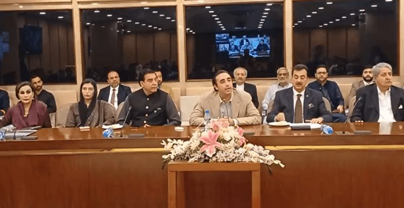 اپنی سیاسی قوت سے آئینی ترمیم کرکے دکھائیں گے