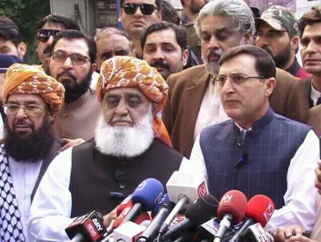 ووٹنگ میں حصہ نہ لینا پی ٹی آئی کا حق ہے: فضل الرحمٰن