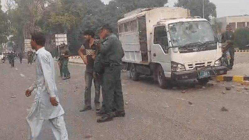 جامعہ پنجاب: طلبہ تنظیم اور گارڈز میں تصادم، ایس ایچ او اور متعدد گارڈز زخمی