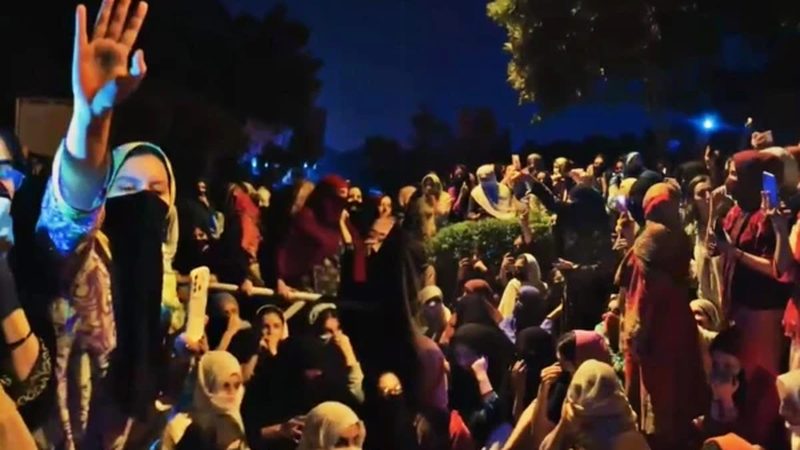 اسلامی یونیورسٹی کے ہاسٹل فیس میں اضافے پر طالبات کا احتجاج