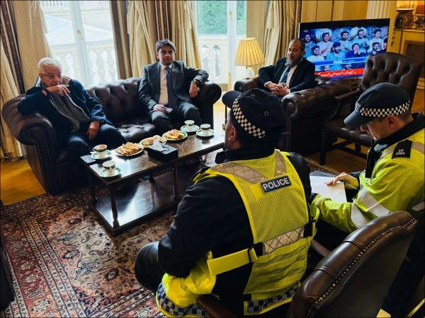 خواجہ آصف کی لندن پولیس میں رپورٹ درج